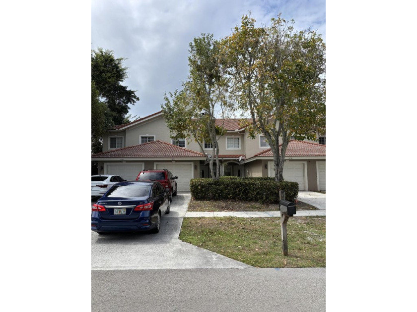 HOA fee includes comprehensive insurance policy for all external - Beach Townhome/Townhouse for sale in Wellington, Florida on Beachhouse.com