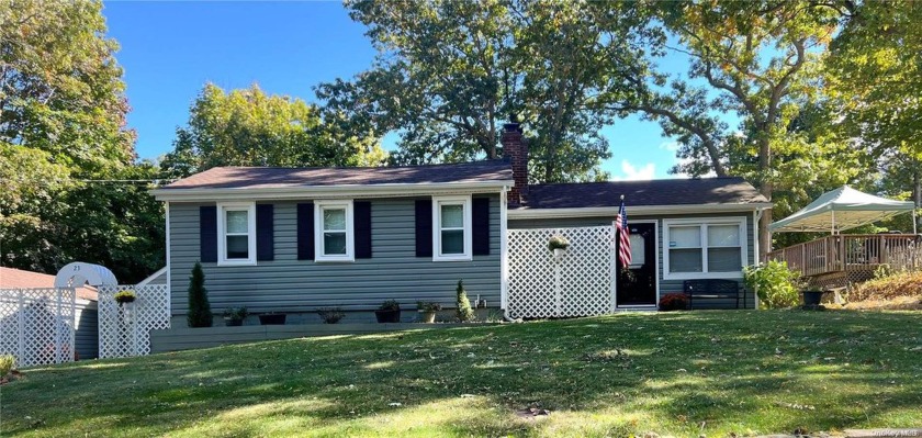 A cozy cottage, bright, open and spacious.  Close to the beach - Beach Home for sale in Rocky Point, New York on Beachhouse.com