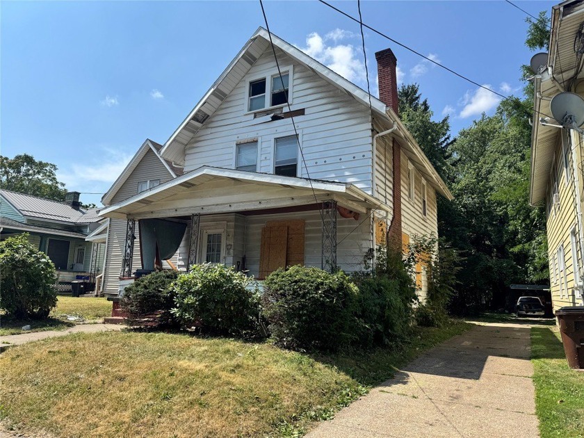 Single Family house with 3 bedrooms and 1 full bath. This - Beach Home for sale in Erie, Pennsylvania on Beachhouse.com