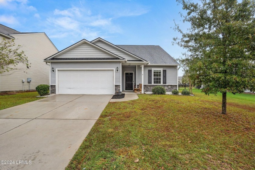 Single story stunner with flex space upstairs is yours for the - Beach Home for sale in Beaufort, South Carolina on Beachhouse.com