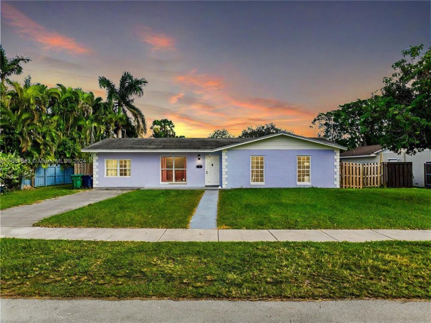 Spacious single-family home with 4 bedrooms and 3 full bathrooms - Beach Home for sale in Palmetto Bay, Florida on Beachhouse.com