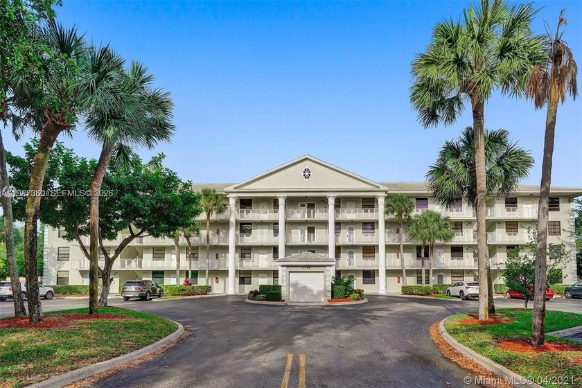 2 BEDROOM 2 BATH WHITEHALL CONDO LOCATED IN THE PRIVATE COUNTRY - Beach Condo for sale in Davie, Florida on Beachhouse.com