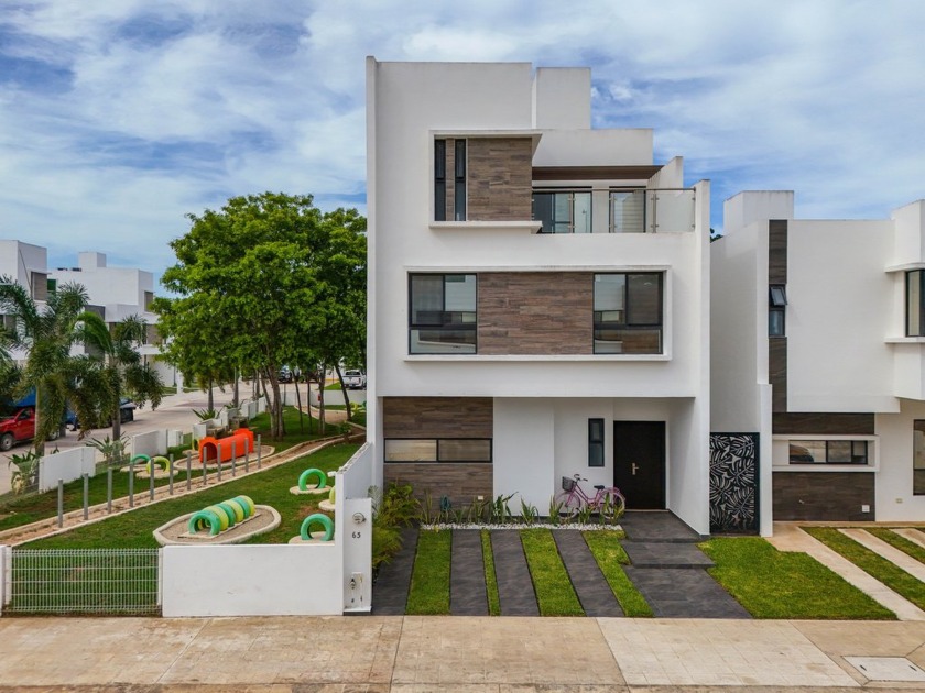 Furnished 3-bedroom house for sale in the Salamanca gated - Beach Home for sale in Playa Del Carmen,  on Beachhouse.com