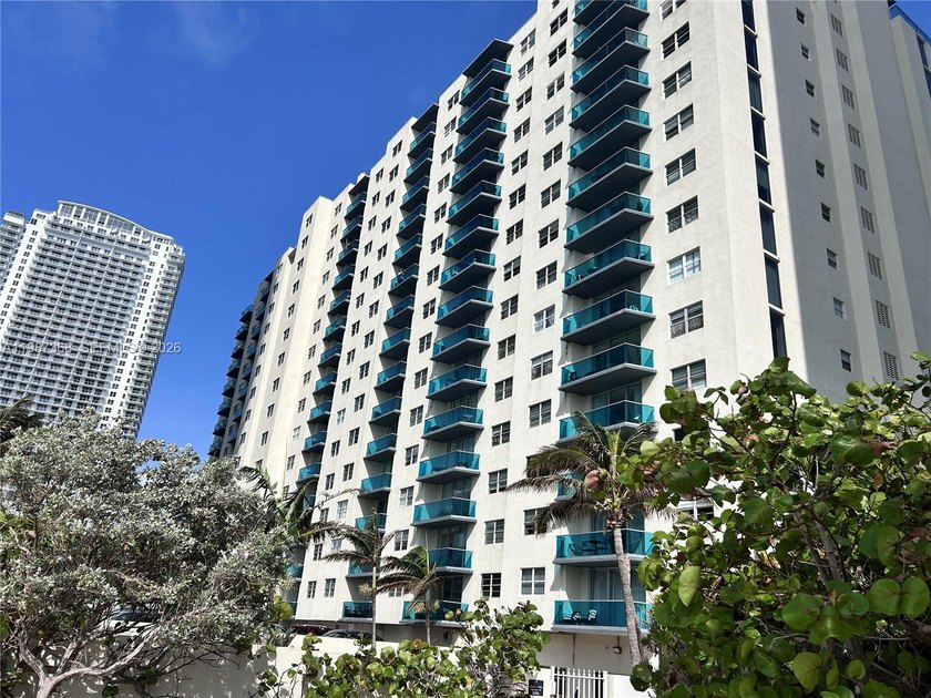Turnkey investment opportunity! This beautifully remodeled - Beach Condo for sale in Hollywood, Florida on Beachhouse.com
