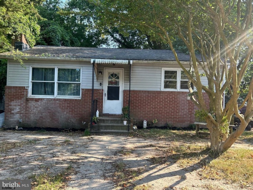 Welcome to this charming ranch-style home in the desirable - Beach Home for sale in Villas, New Jersey on Beachhouse.com