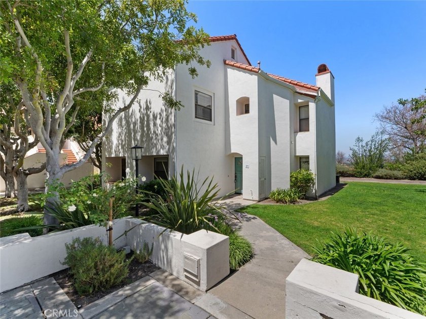 Welcome to a rare opportunity in the highly desirable Bernardo - Beach Townhome/Townhouse for sale in San Diego, California on Beachhouse.com