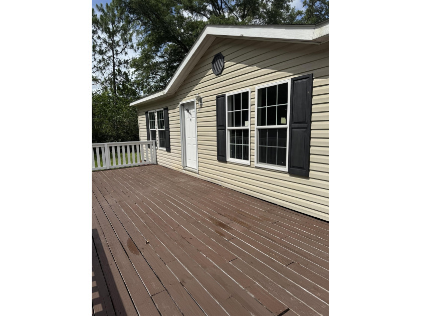 New Roof on this 2015 manufactured home features 4 bedrooms and - Beach Home for sale in Crawfordville, Florida on Beachhouse.com