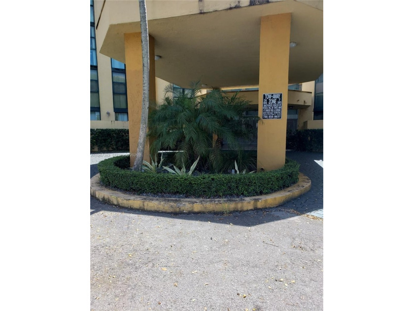 Back on the market. This amazing and remodeled 2/2 condo - Beach Condo for sale in Miami, Florida on Beachhouse.com