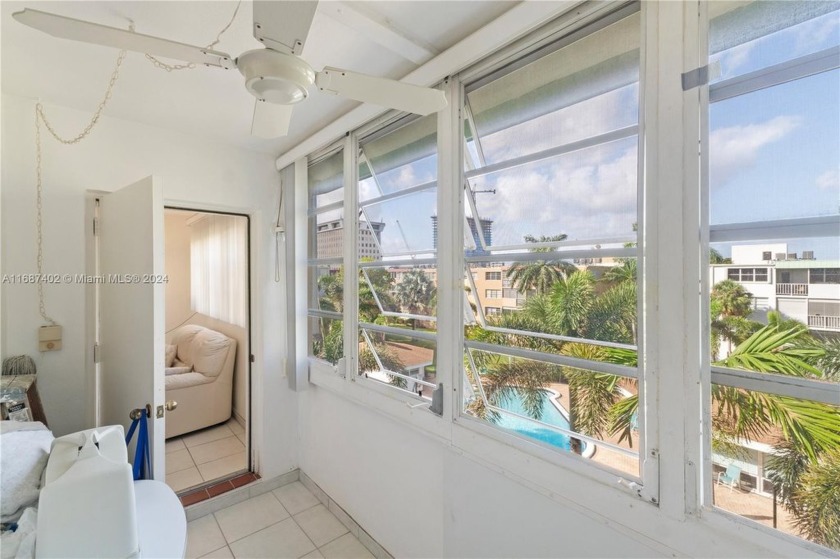 Charming 1-Bedroom Condo in a Prime Location! Ideally situated - Beach Condo for sale in Hallandale Beach, Florida on Beachhouse.com