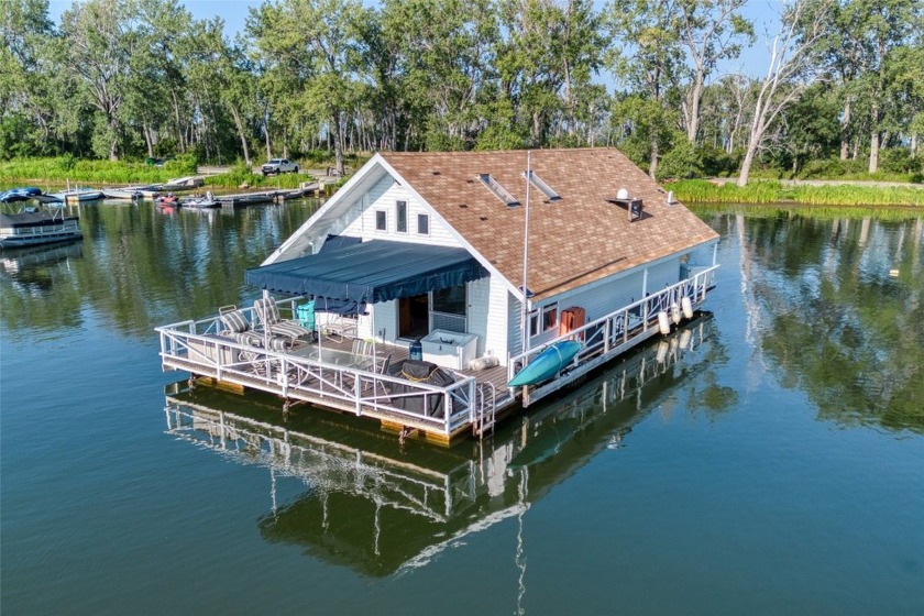 MAKE A SPLASH WITH THIS BEAUTIFUL 3 BEDROOM, 2 BATHROOM - Beach Home for sale in Erie, Pennsylvania on Beachhouse.com