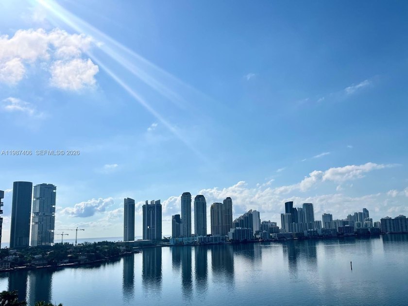 BEAUTIFUL UNIT IN VERY DESIRABLE TOWER 500 IN MYSTIC POINTE - Beach Condo for sale in Aventura, Florida on Beachhouse.com