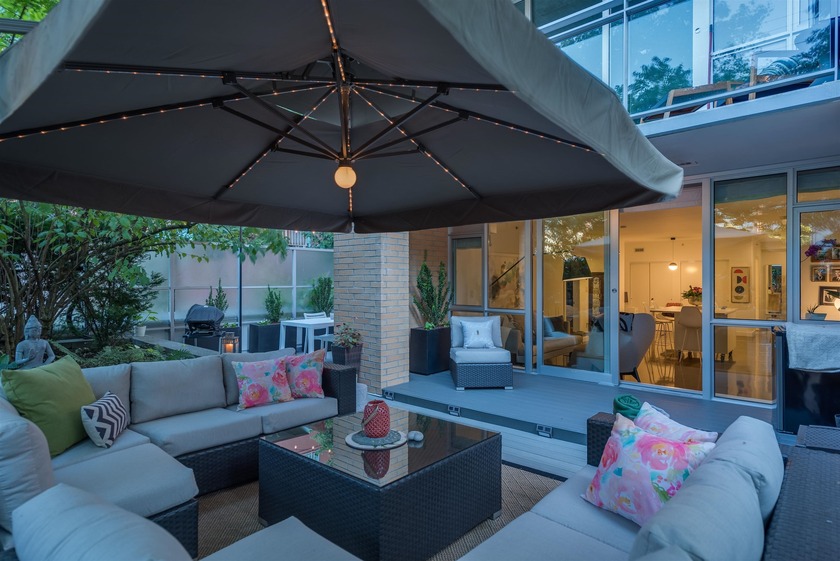 This loft-style home offers over 900sf of interior living + over - Beach Condo for sale in Vancouver, BC on Beachhouse.com