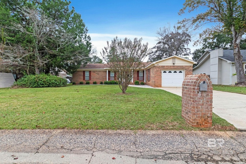 This 3-bedroom, 2-bathroom single-family home nestled in the - Beach Home for sale in Daphne, Alabama on Beachhouse.com