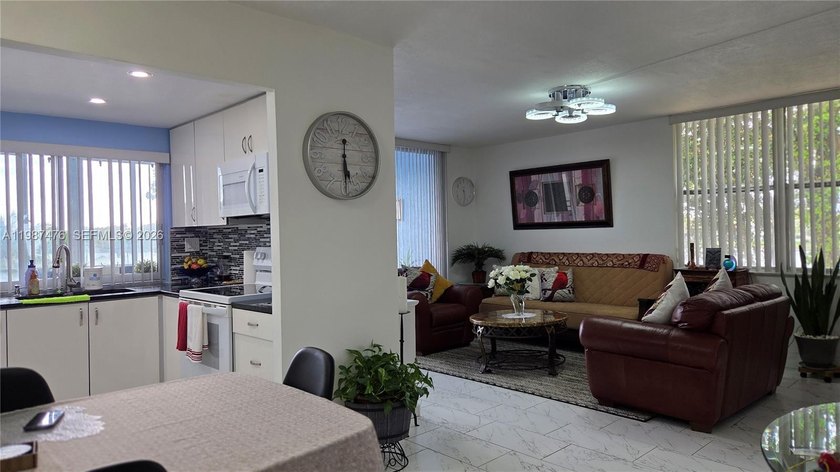 A PIECE OF HEAVEN IN FLORIDA, REAL GEM. BEAUTIFUL CONDO IN - Beach Condo for sale in Tamarac, Florida on Beachhouse.com