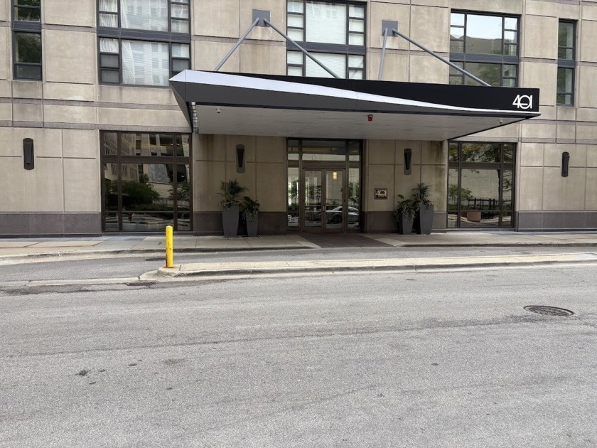 Welcome to this stunning 1 Bed, 1 Bath unit nestled in the - Beach Home for sale in Chicago, Illinois on Beachhouse.com