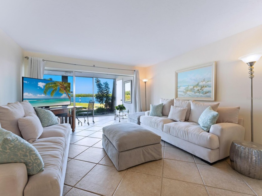 It's all about the views from this charming 2 bedroom condo - Beach Condo for sale in Longboat Key, Florida on Beachhouse.com