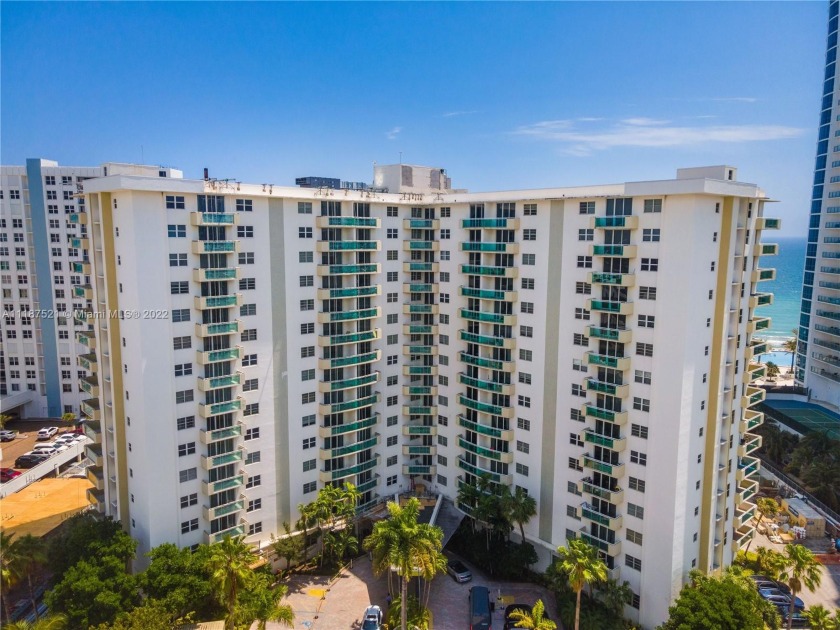 GREAT REAL ESTATE INVESTMENT OPPORTUNITY!VERY SPACIOUS LARGE INE - Beach Condo for sale in Hollywood, Florida on Beachhouse.com