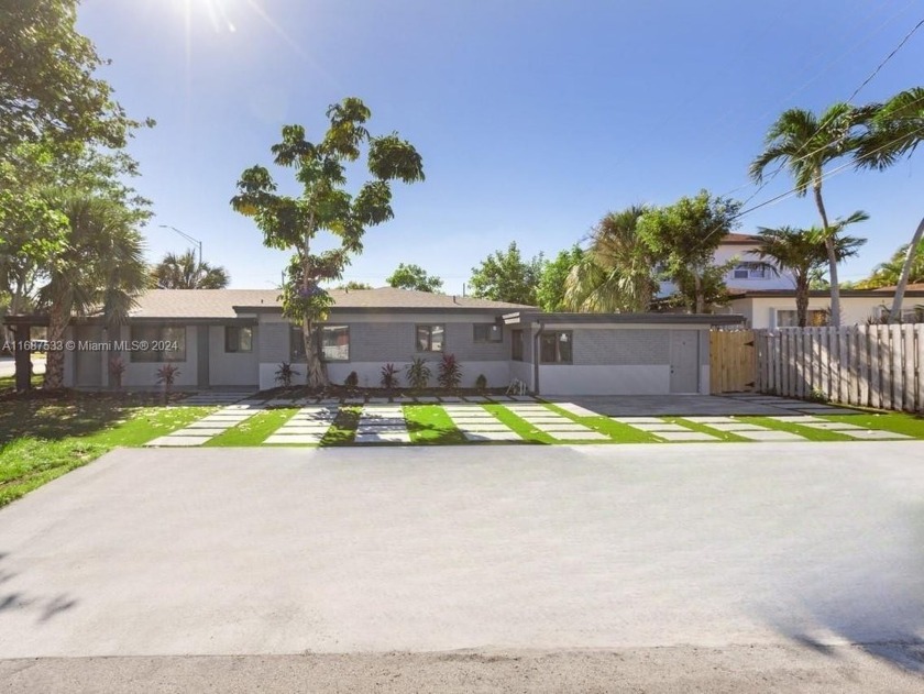 BEAUTIFULLY RENOVATED and FULLY FURNISHED Duplex with extra 1 - Beach Townhome/Townhouse for sale in Fort Lauderdale, Florida on Beachhouse.com