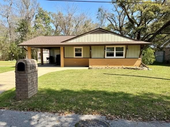 Charming coastal cottage located north of the railroad tracks - Beach Home for sale in Long Beach, Mississippi on Beachhouse.com