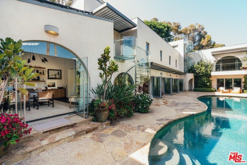 Wonderful opportunity to own a multidimensional - Beach Home for sale in Pacific Palisades, California on Beachhouse.com
