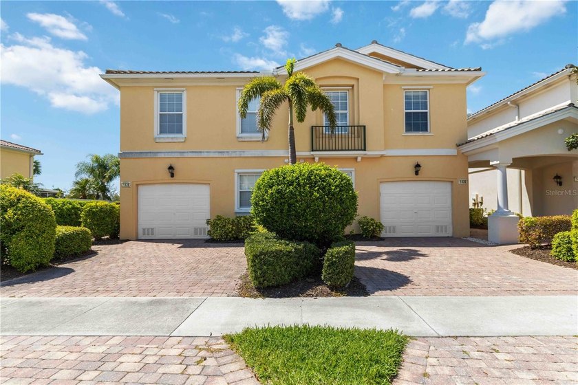 SPECTACULAR LAKE VIEWS AND EXPANSIVE LANAI! Welcome to this - Beach Townhome/Townhouse for sale in Sarasota, Florida on Beachhouse.com