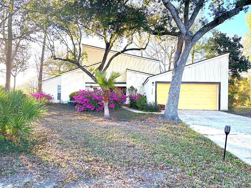Beautiful home on quiet cul-de-sac on Diamondhead's Pines Golf - Beach Home for sale in Diamondhead, Mississippi on Beachhouse.com
