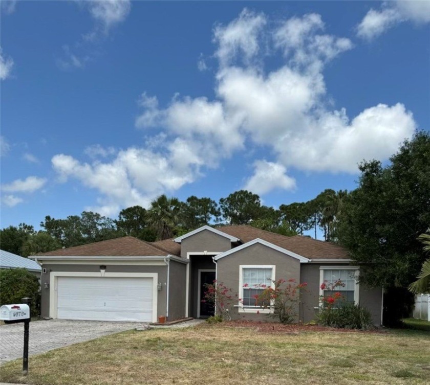 Low HOA, Vero Beach, concrete block. A/C replaced in 2020. Bonus - Beach Home for sale in Vero Beach, Florida on Beachhouse.com