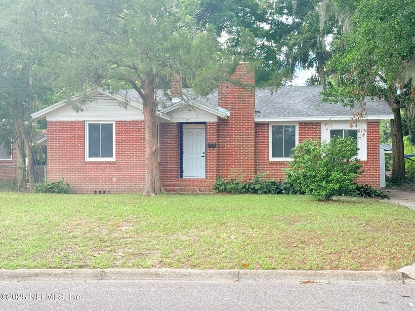 Discover this beautiful, spacious and classic single-storie - Beach Home for sale in Jacksonville, Florida on Beachhouse.com
