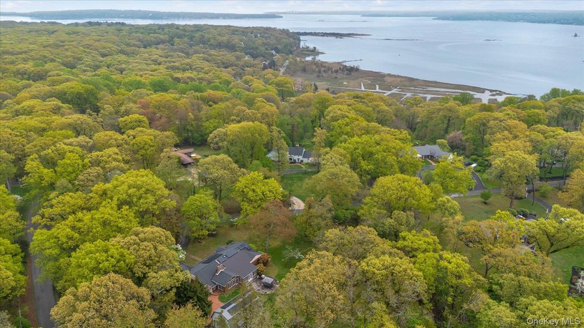 A rare offering in coveted Fiddlers Green, this beautifully - Beach Home for sale in Lloyd Harbor, New York on Beachhouse.com