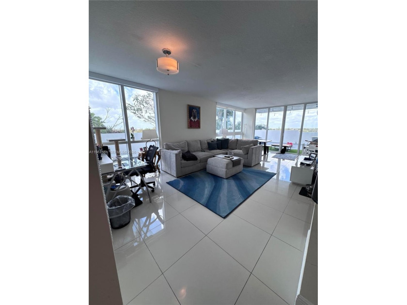 Stunning corner unit with 2 beds / 2 baths and oversized - Beach Condo for sale in Miami, Florida on Beachhouse.com
