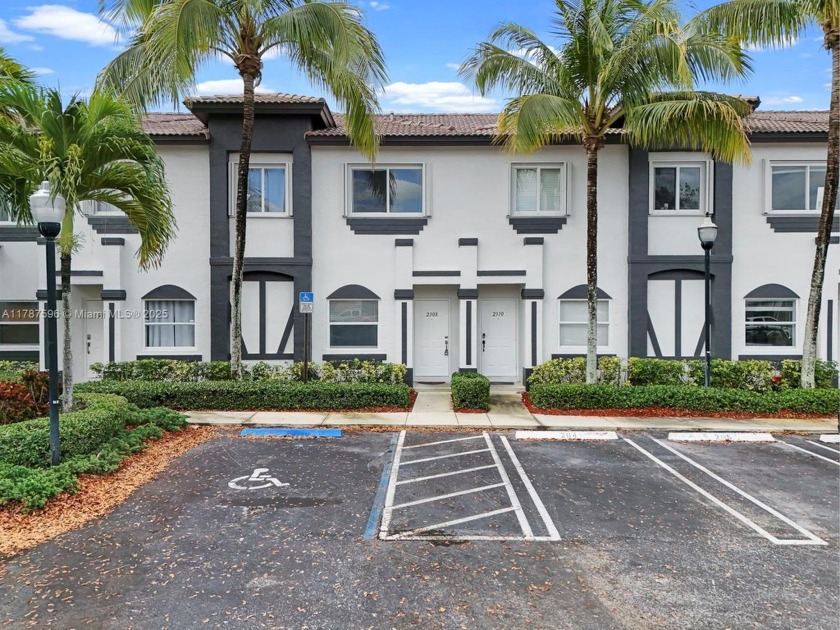 Discover your dream home in this stunning 3-bedroom, 2 - Beach Townhome/Townhouse for sale in Homestead, Florida on Beachhouse.com