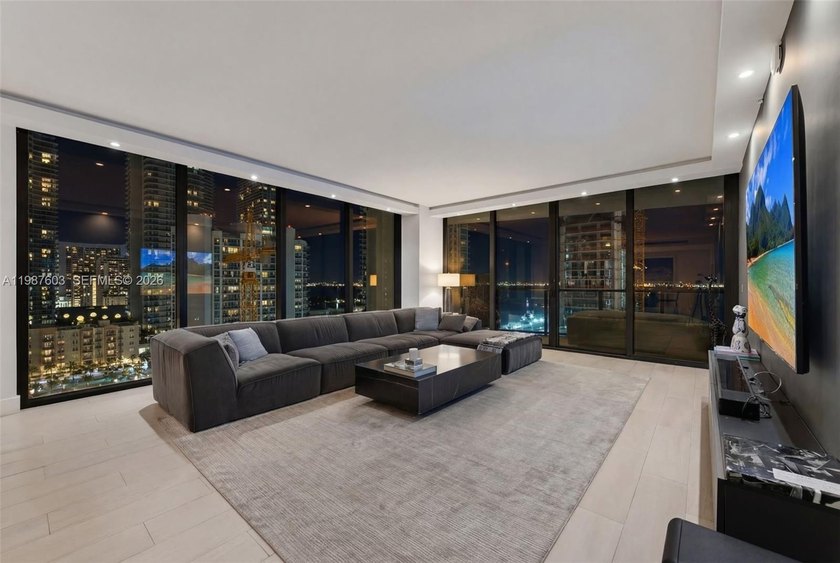 Welcome to Iconbay 1601. UNIT SOLD FULLY FURNISHED/TURN KEY, and - Beach Condo for sale in Miami, Florida on Beachhouse.com