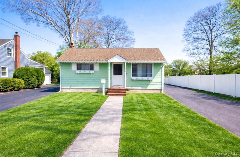 Beautiful 2-bedroom, 1-bath ranch located in the desirable East - Beach Home for sale in East Islip, New York on Beachhouse.com
