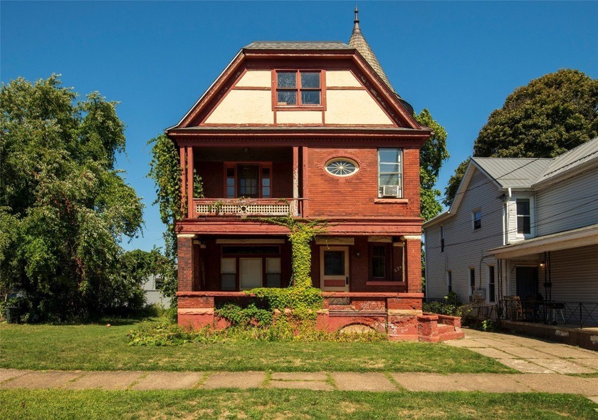 Solid brick building with off-street parking situated on an - Beach Home for sale in Erie, Pennsylvania on Beachhouse.com