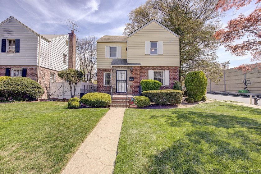 Welcome to this lovely 3-bedroom, 2-bath home nestled on a quiet - Beach Home for sale in Bayside, New York on Beachhouse.com