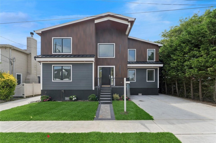 One of a kind custom built home in Atlantic Beach. Nestled on a - Beach Home for sale in Atlantic Beach, New York on Beachhouse.com