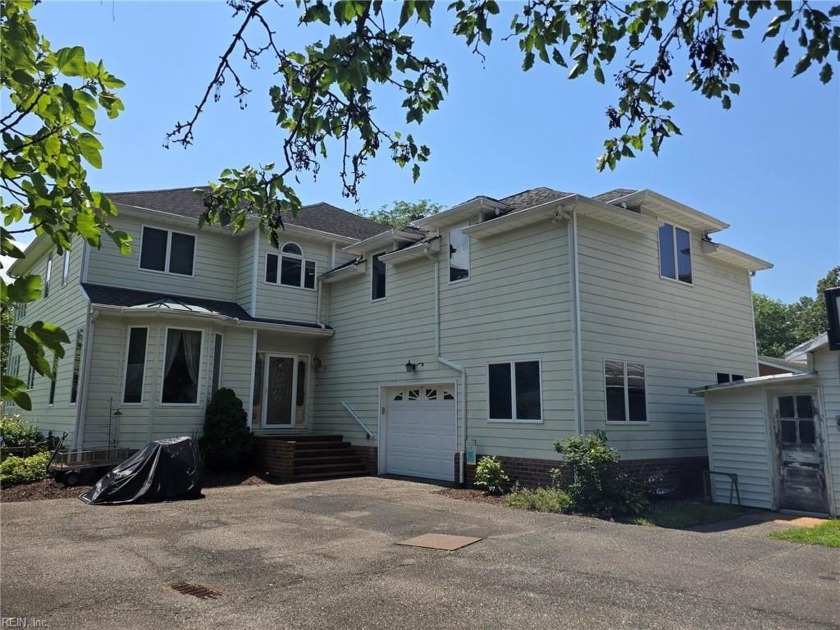 York River Waterfront. Enjoy the fabulous breezes on the York - Beach Home for sale in Gloucester, Virginia on Beachhouse.com