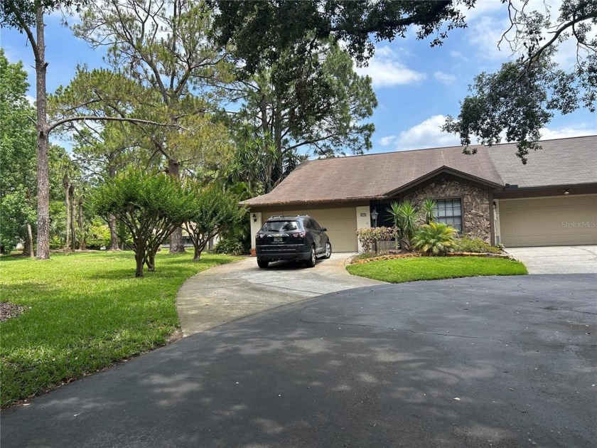 Rare villa offering in the highly desirable Carrollwood Springs - Beach Home for sale in Tampa, Florida on Beachhouse.com