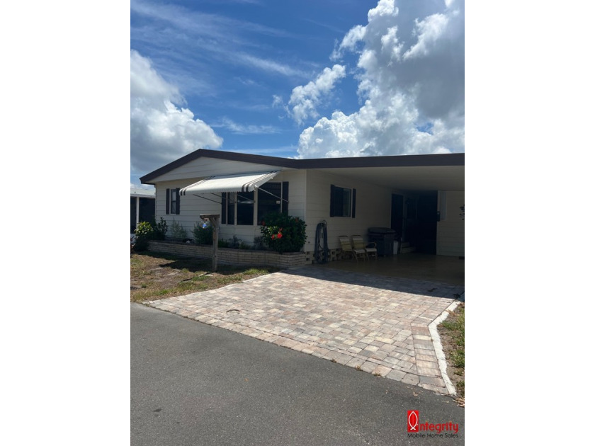 If OPEN FLOOR PLAN is your style this recently renovated home - Beach Home for sale in Palmetto, Florida on Beachhouse.com