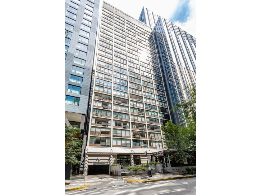 Spacious 1 bed in the heart of Streeterville.  Steps to - Beach Home for sale in Chicago, Illinois on Beachhouse.com