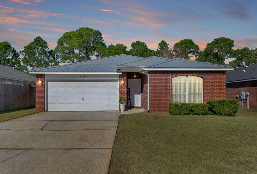 HIDDEN SHORES COMMUNITY! Perfect INVESTMENT or primary home! - Beach Home for sale in Gulf Breeze, Florida on Beachhouse.com