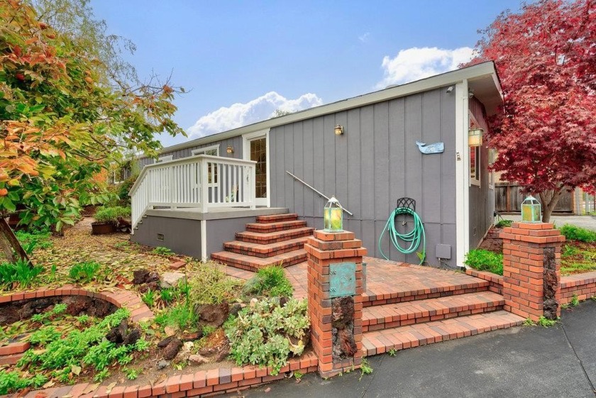 Nestled just 10 minutes from the beach, this 3BR/ 2BA home with - Beach Home for sale in Aptos, California on Beachhouse.com