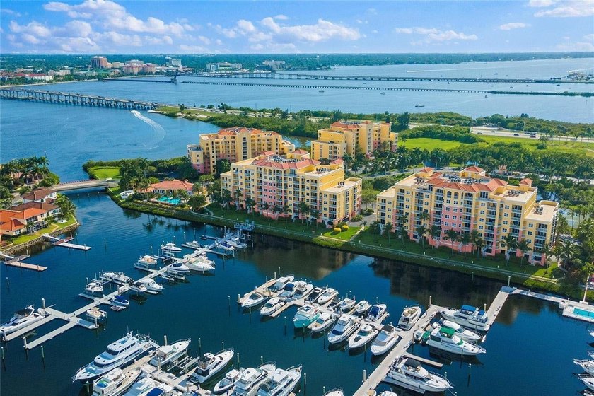 BOATERS DREAM! Penthouse waterfront residence with a 55 ft boat - Beach Condo for sale in Palmetto, Florida on Beachhouse.com