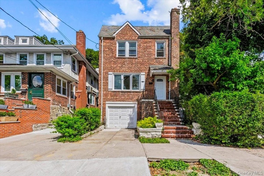 Back on the Market! Bring your best offers and imagination. With - Beach Home for sale in Bronx, New York on Beachhouse.com