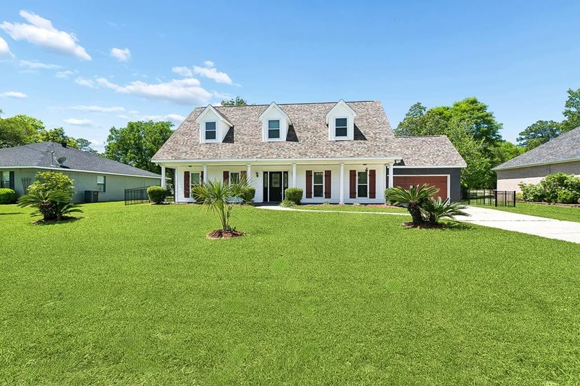 Located in the desirable golf community of Diamondhead, this - Beach Home for sale in Diamondhead, Mississippi on Beachhouse.com
