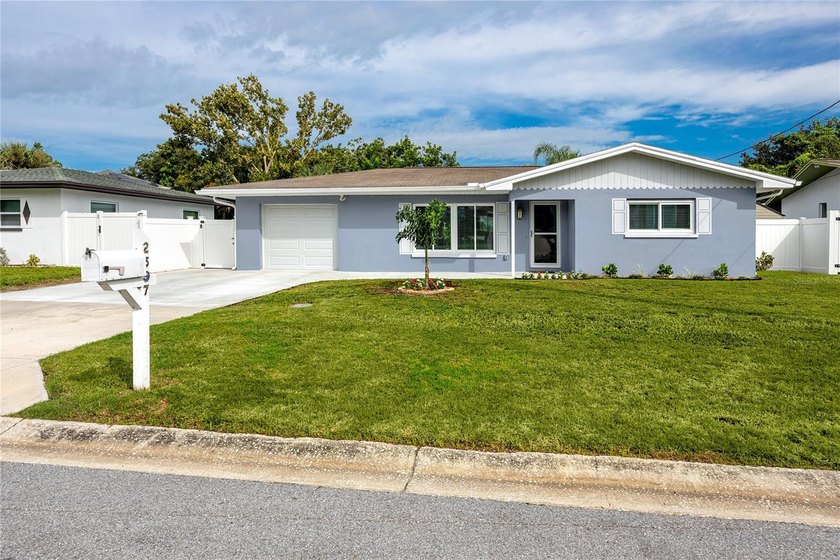 2 MILES TO BELLEAIR BEACH!! Breathtakingly Beautiful, well-cared - Beach Home for sale in Largo, Florida on Beachhouse.com