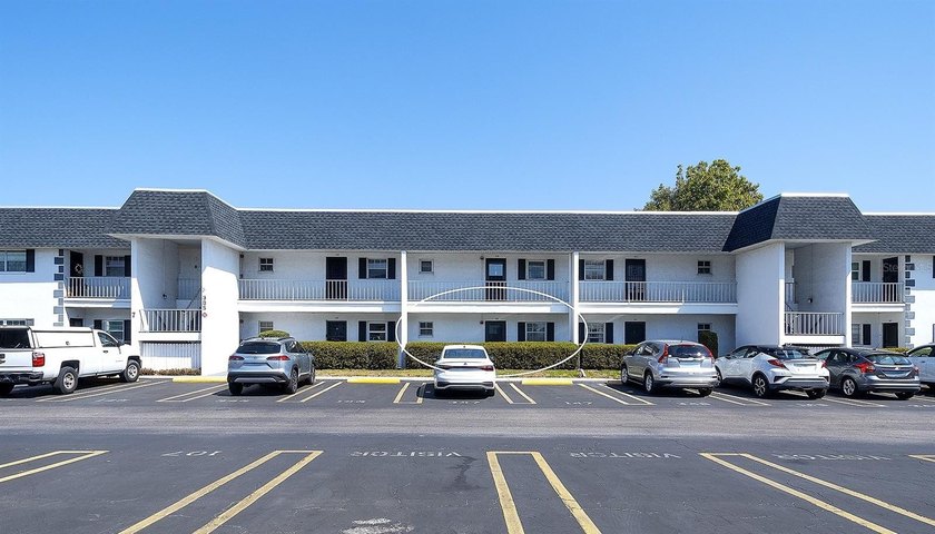 Delightfully fresh & bright, well-maintained & move-in ready - Beach Condo for sale in Bradenton, Florida on Beachhouse.com