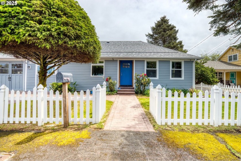 Charming and fully renovated 2 story cottage in the desirable - Beach Home for sale in Seaside, Oregon on Beachhouse.com