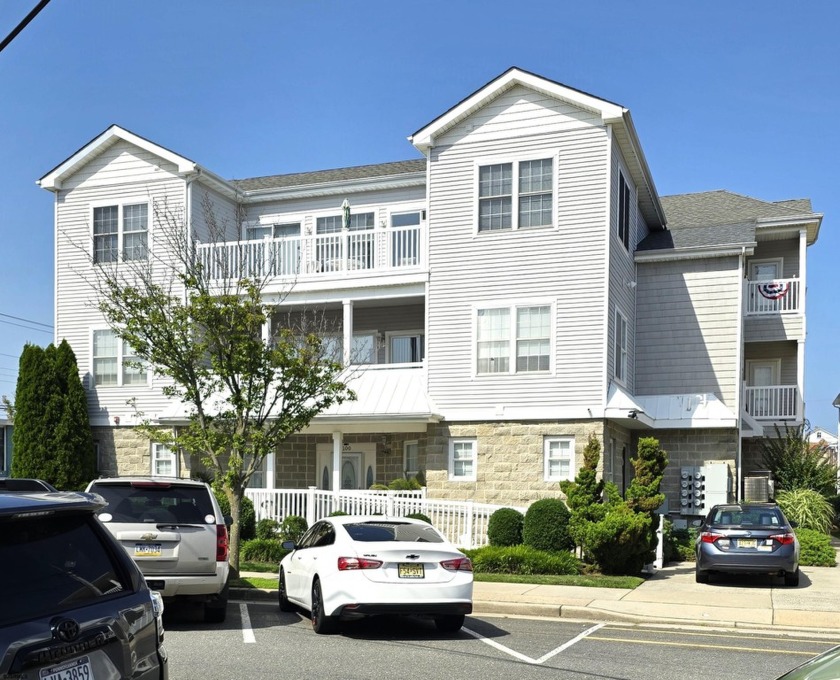 WILDWOOD-BEACH-BOARDWALK is this spacious 4 Bedroom, top floor - Beach Condo for sale in Wildwood, New Jersey on Beachhouse.com