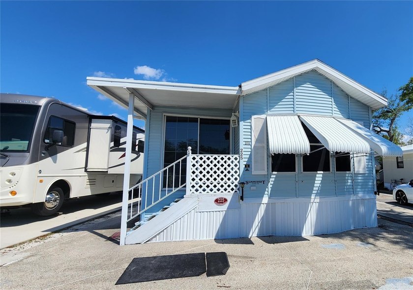 LOOKING FOR A FLORIDA GETAWAY PROPERTY? Consider this one - Beach Home for sale in Bradenton, Florida on Beachhouse.com